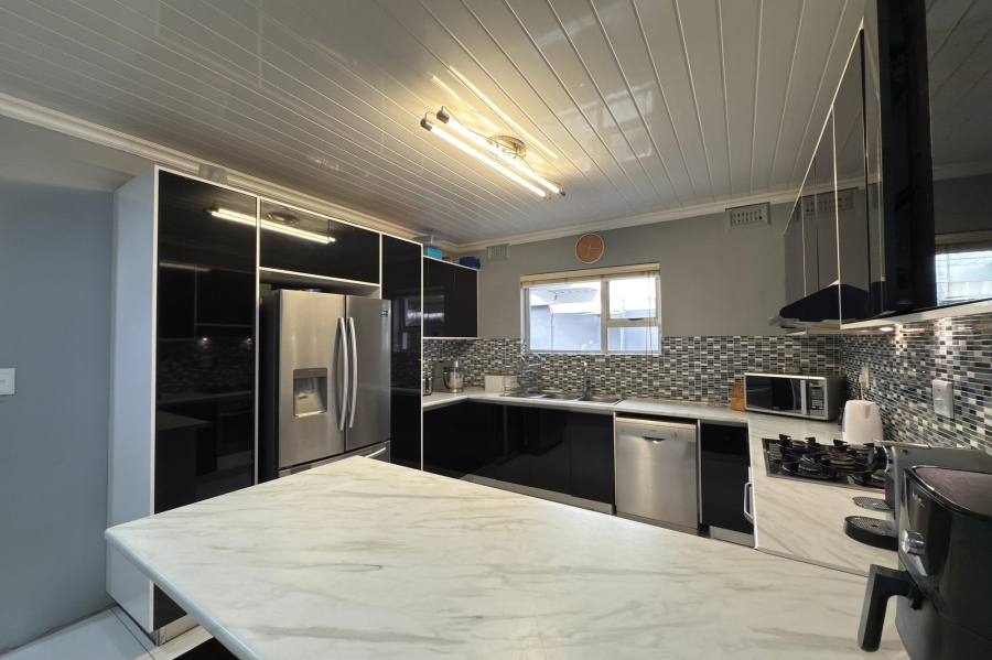 2 Bedroom Property for Sale in Kensington Western Cape